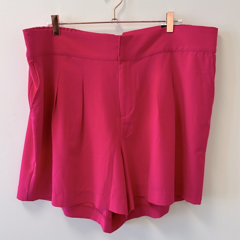 Torrid • Wide Leg Studio Crepe Shorts Hi-Waist Color: Pink Peacock • Sz 22 • NWT - Picture 1 of 12